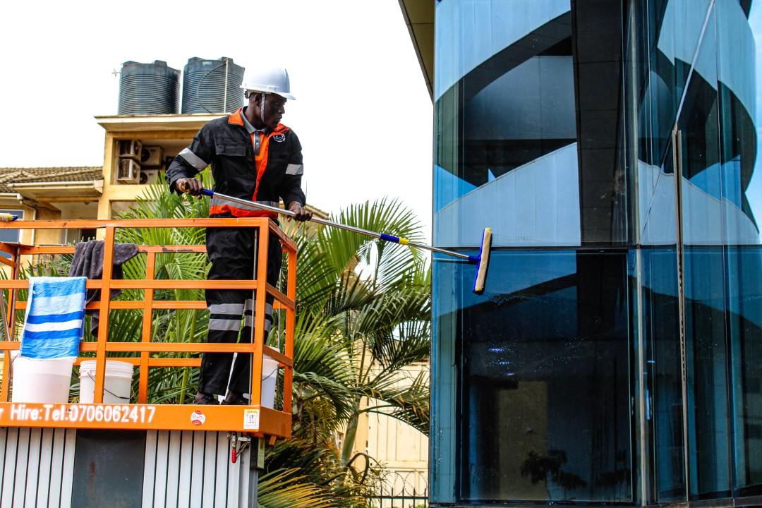 Window & Glass Cleaning